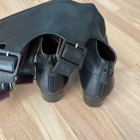 Chanel leather boots, Sz 40 - Picture 3 of 9